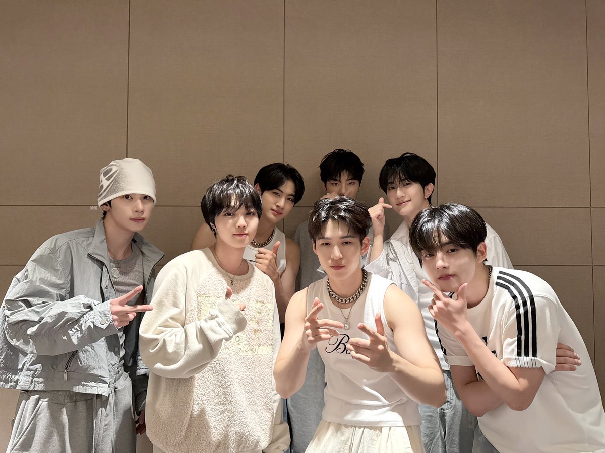 Foto aktivitas terbaru YOUNITE