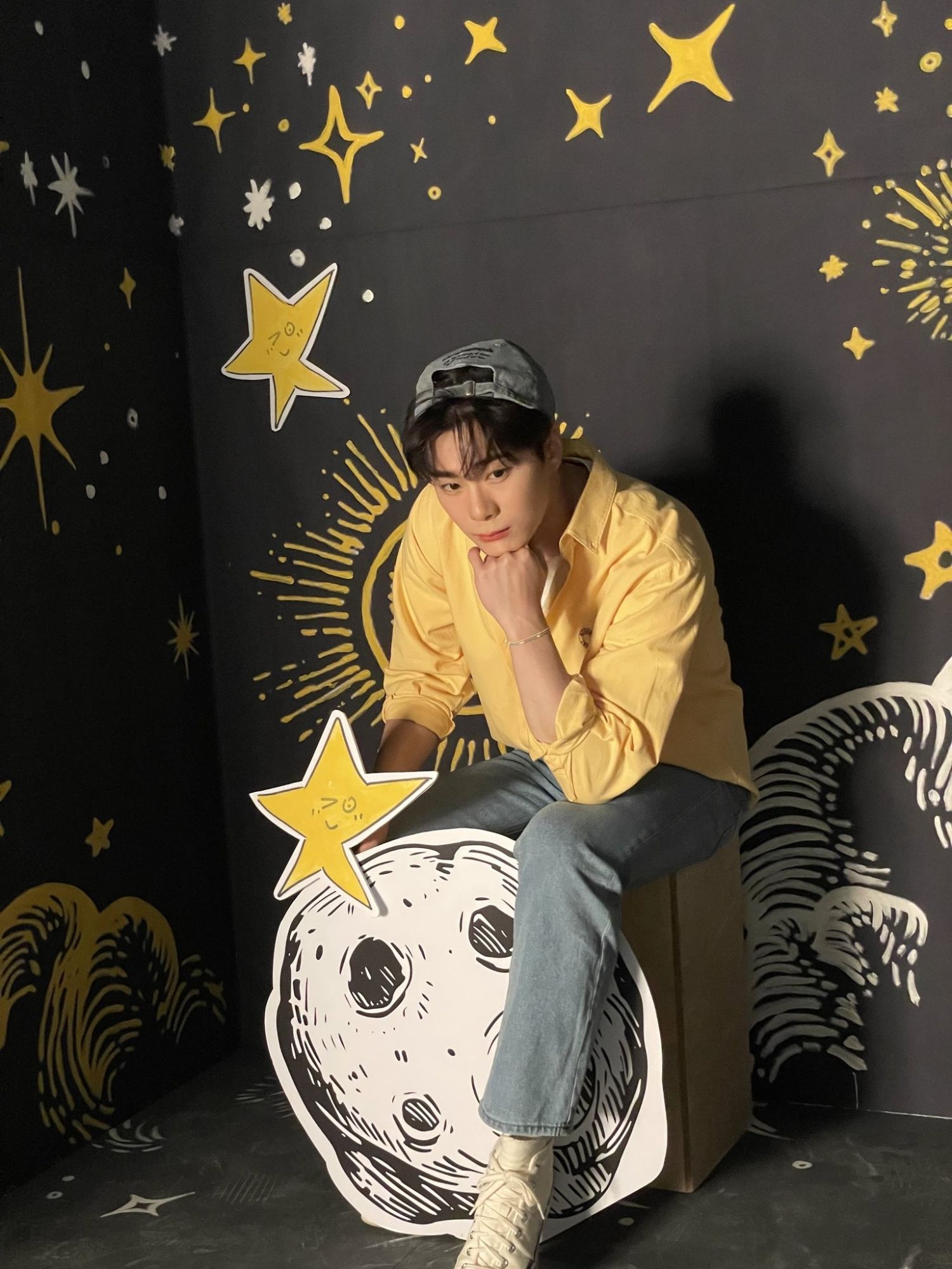 Behind-the-scenes cut of Moonbin (ASTRO)