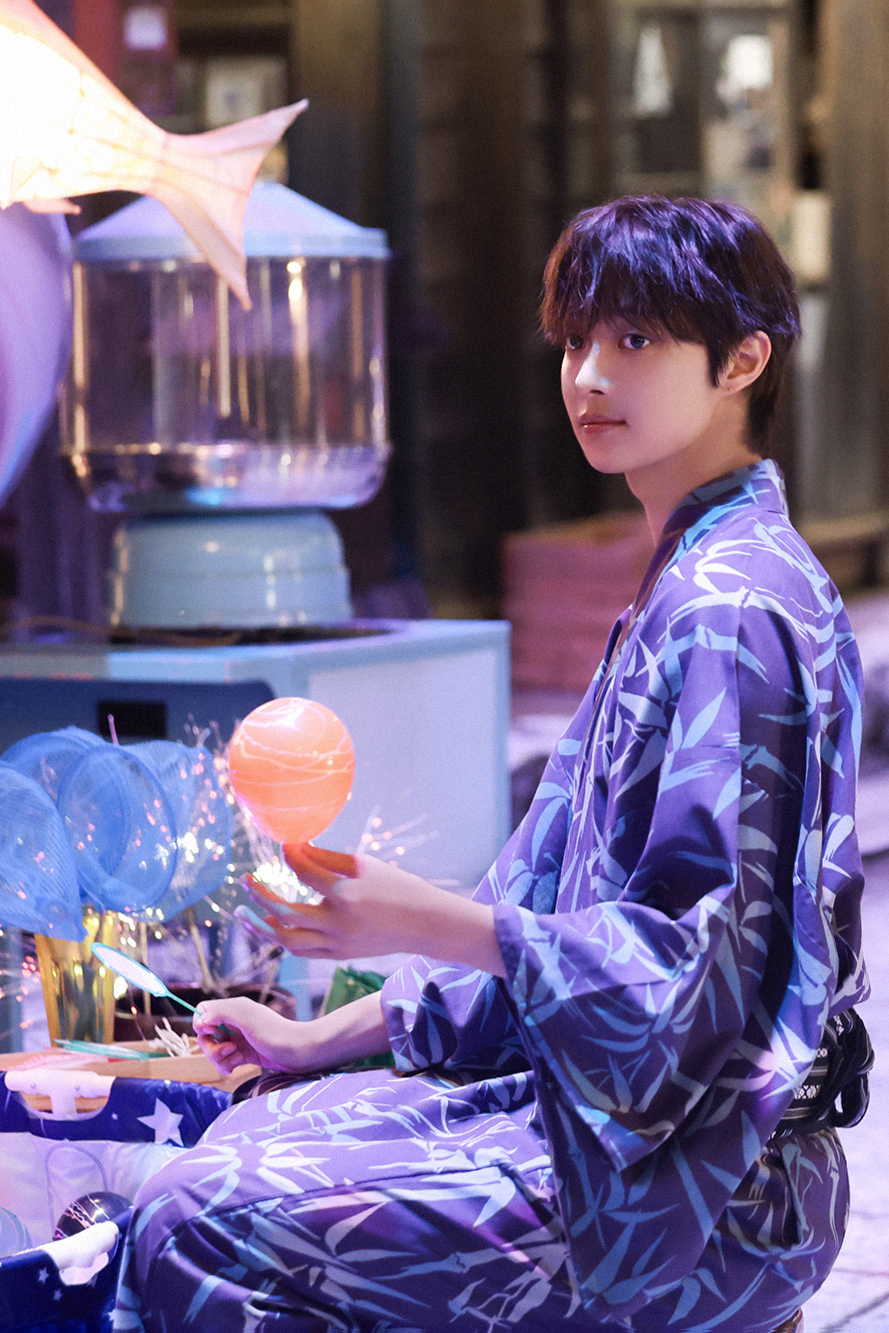 Behind-the-scenes cut of EJ (&TEAM)