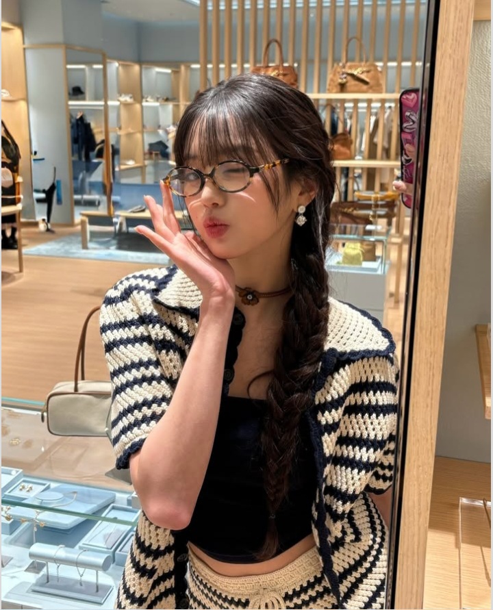 A moment captured by Jang Wonyoung (IVE)'s fan