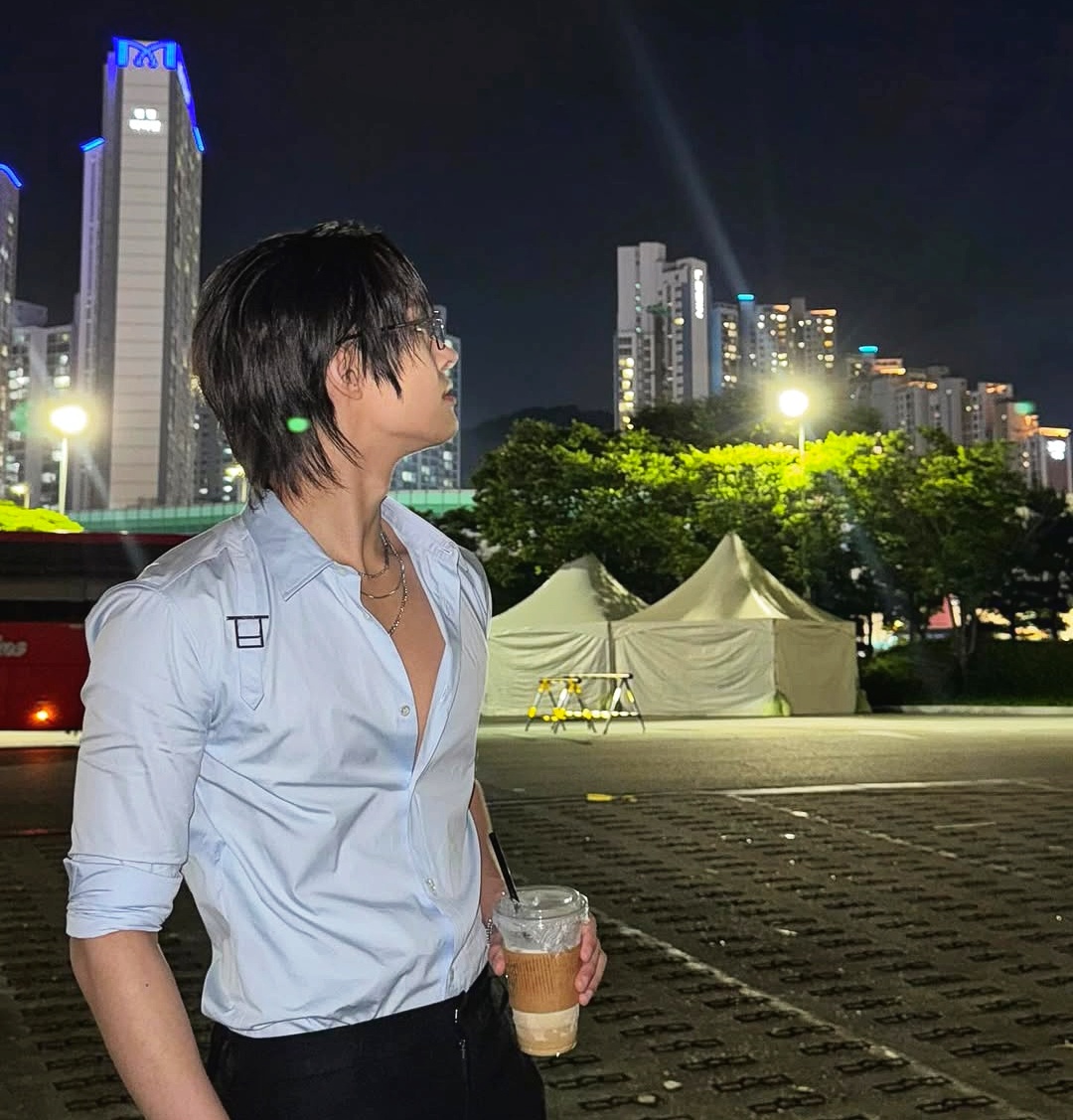 Behind-the-scenes cut of Mingi (ATEEZ)