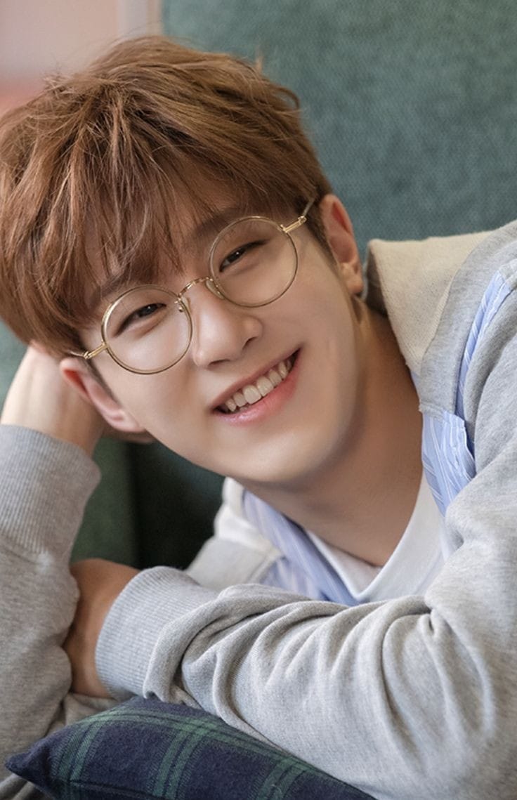 Behind-the-scenes cut of Jinjin (ASTRO)