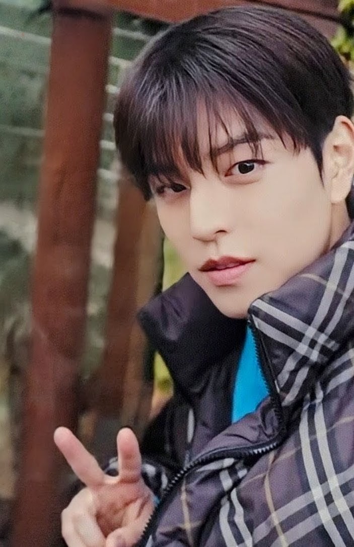 Latest photo of Seungmin (Stray Kids)