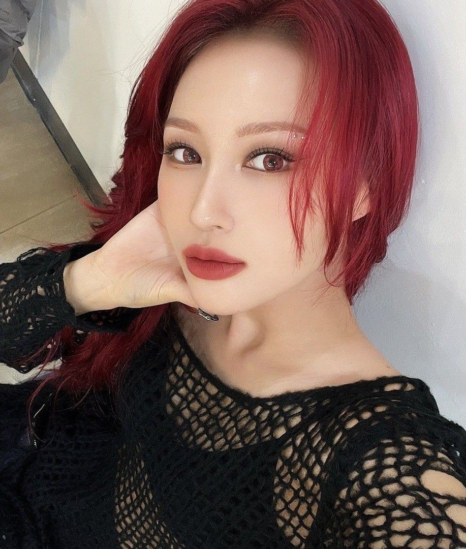 Recent activity shot of Siyeon (DREAMCATCHER)