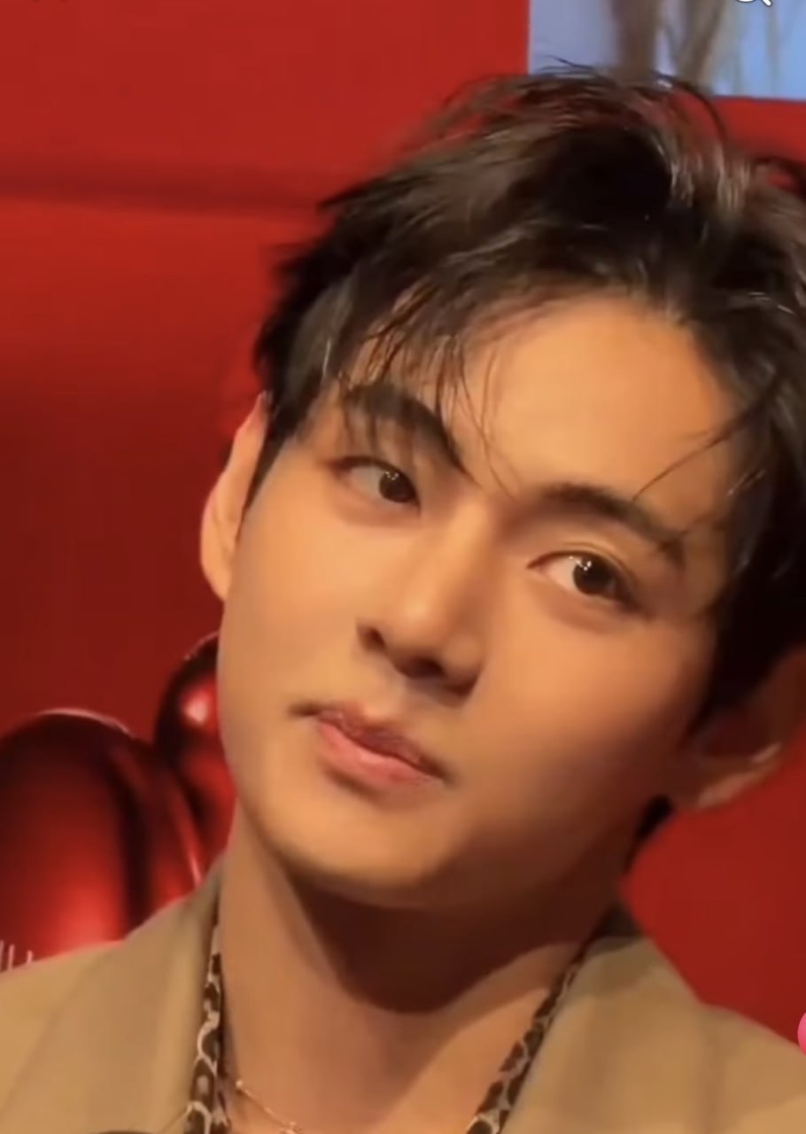 Foto aktivitas terbaru V (BTS)