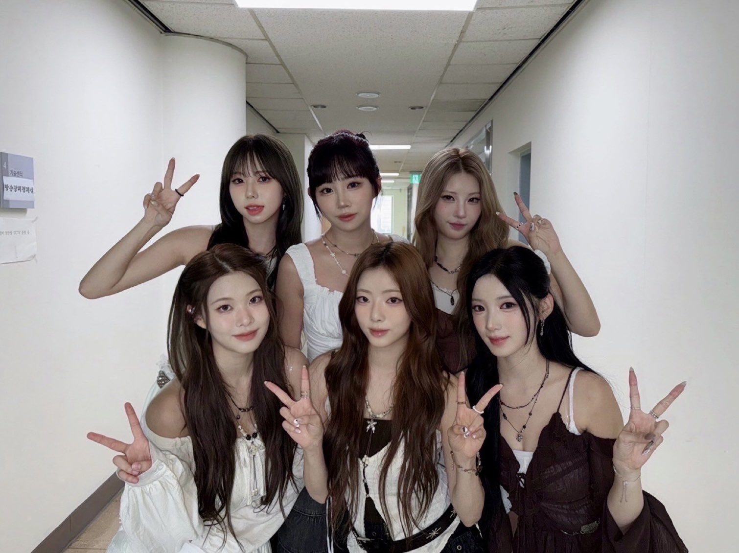 Behind-the-scenes cut of PURPLE K!SS
