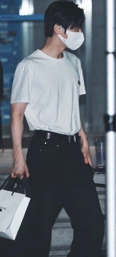 Behind-the-scenes cut of Hwang Minhyun