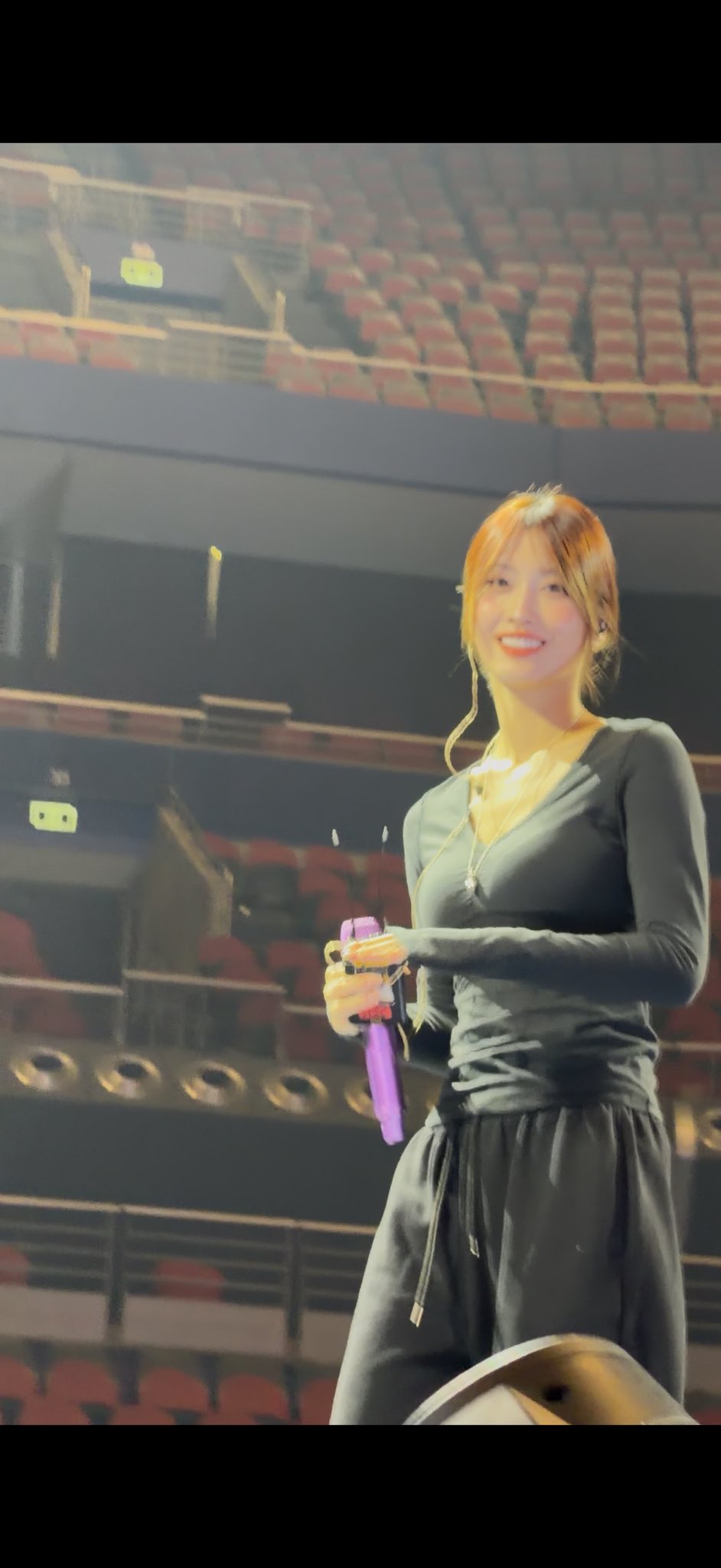 Wallpaper spesial buatan penggemar Momo (TWICE)