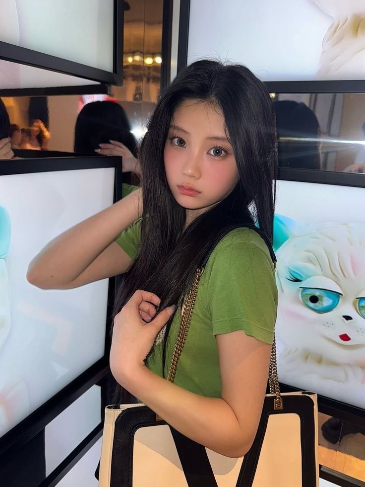 Behind-the-scenes cut of Wonhee (ILLIT)