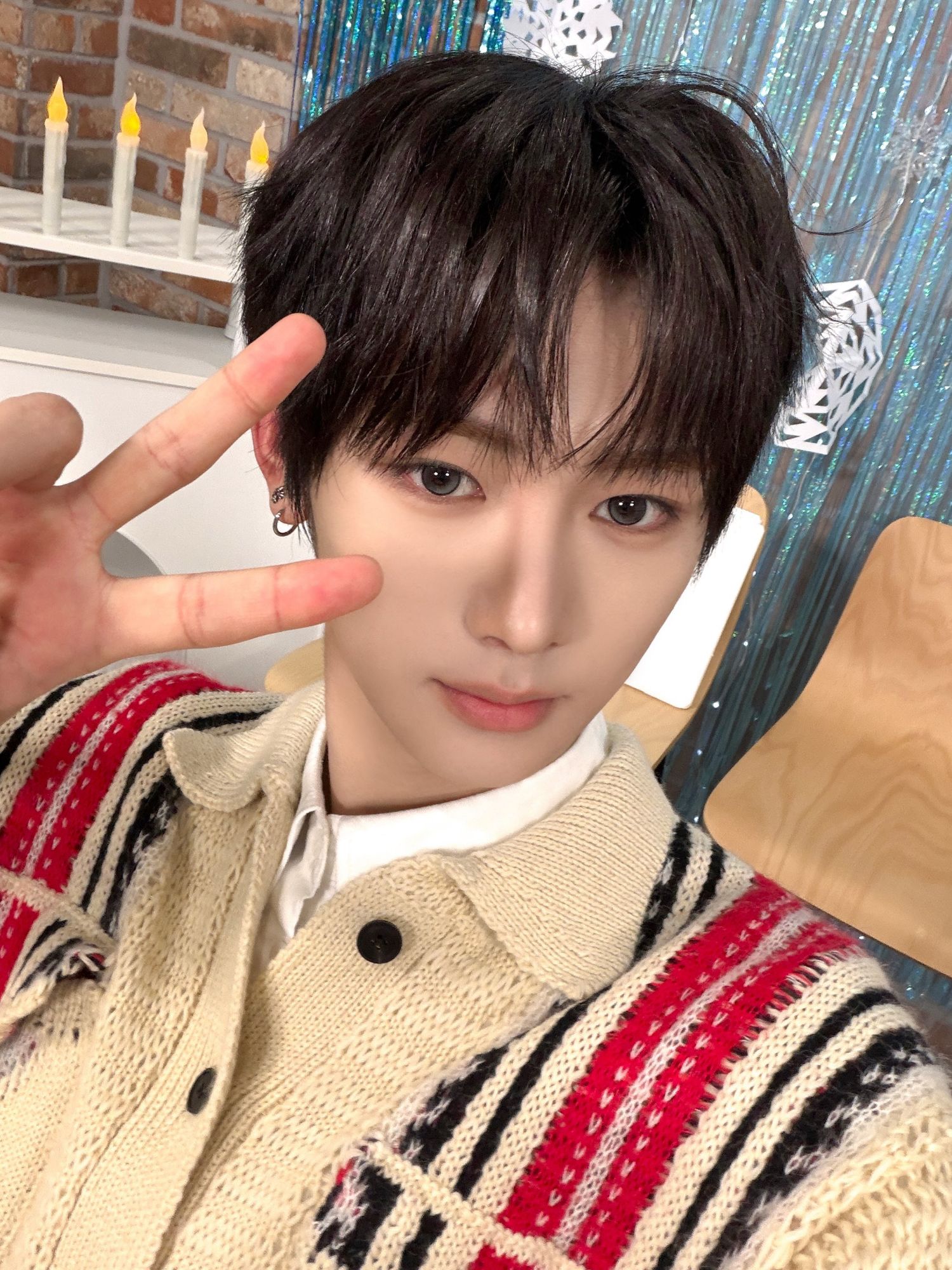 A moment captured by Zhou Anxin (ALPHA DRIVE ONE)'s fan