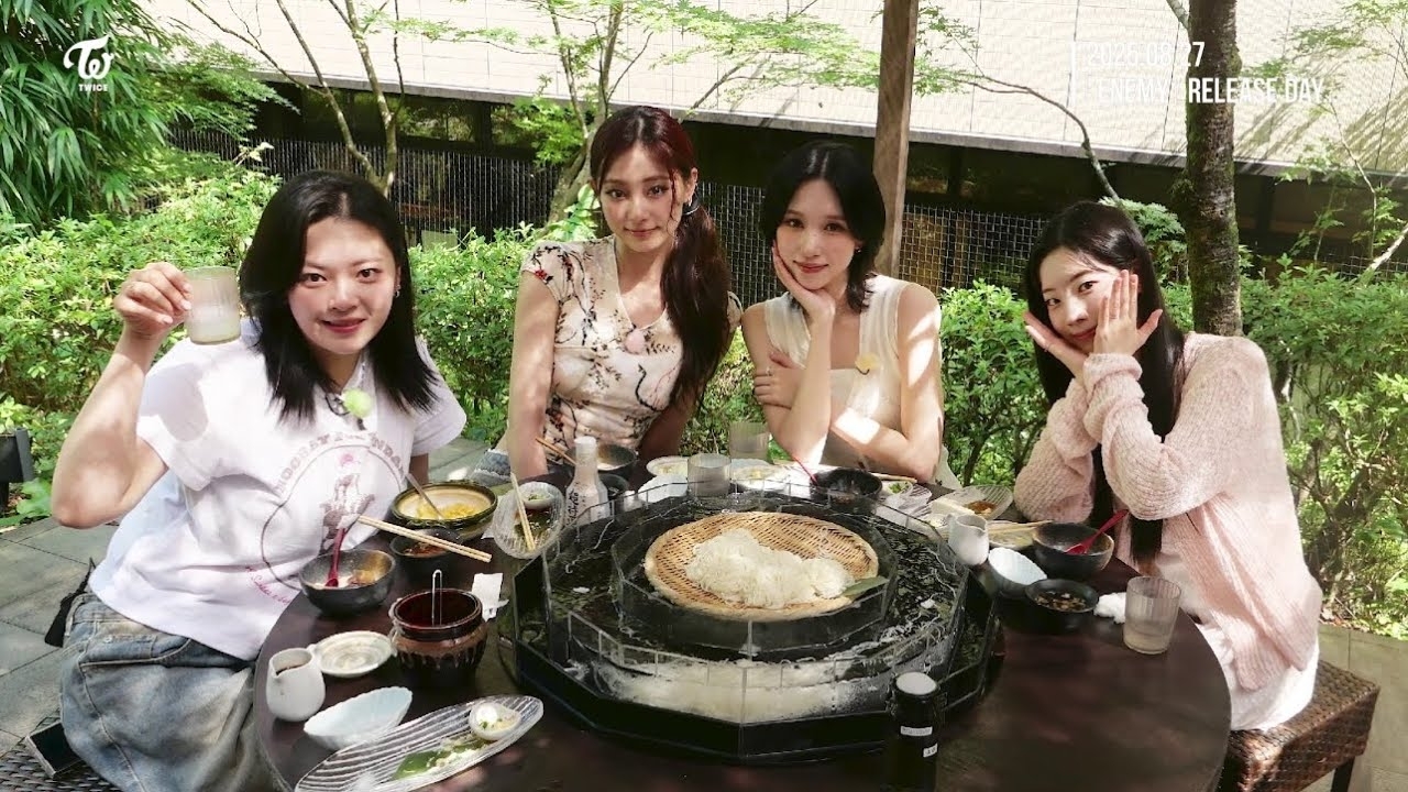 TWICEの最近の活動写真