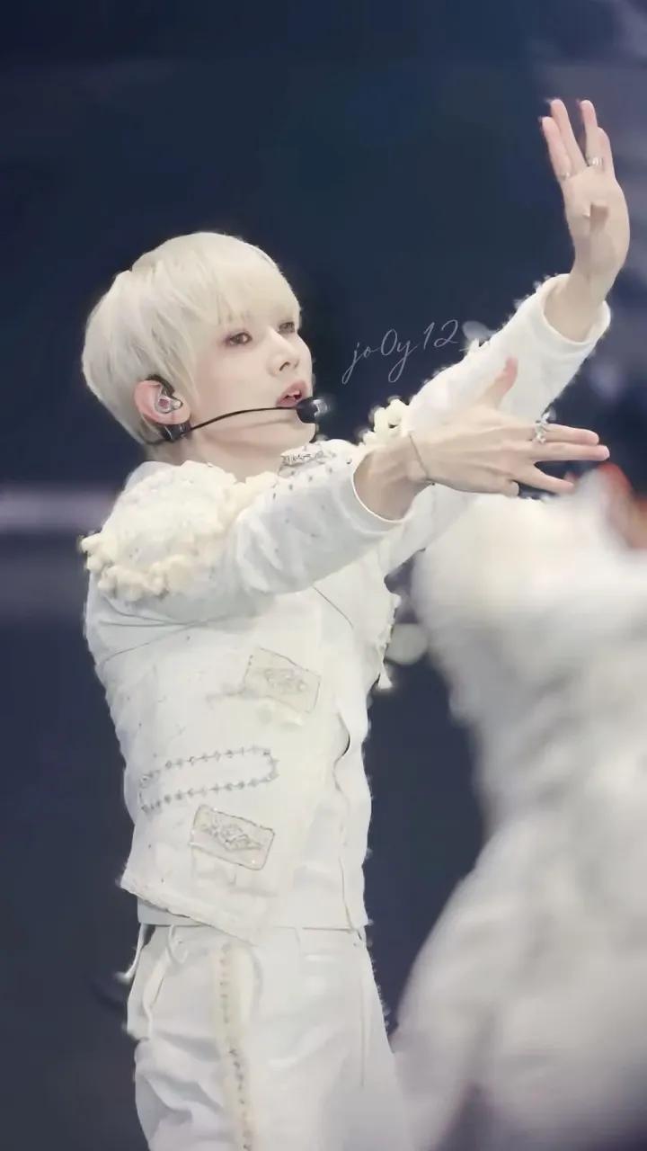 A moment captured by Yeosang (ATEEZ)'s fan