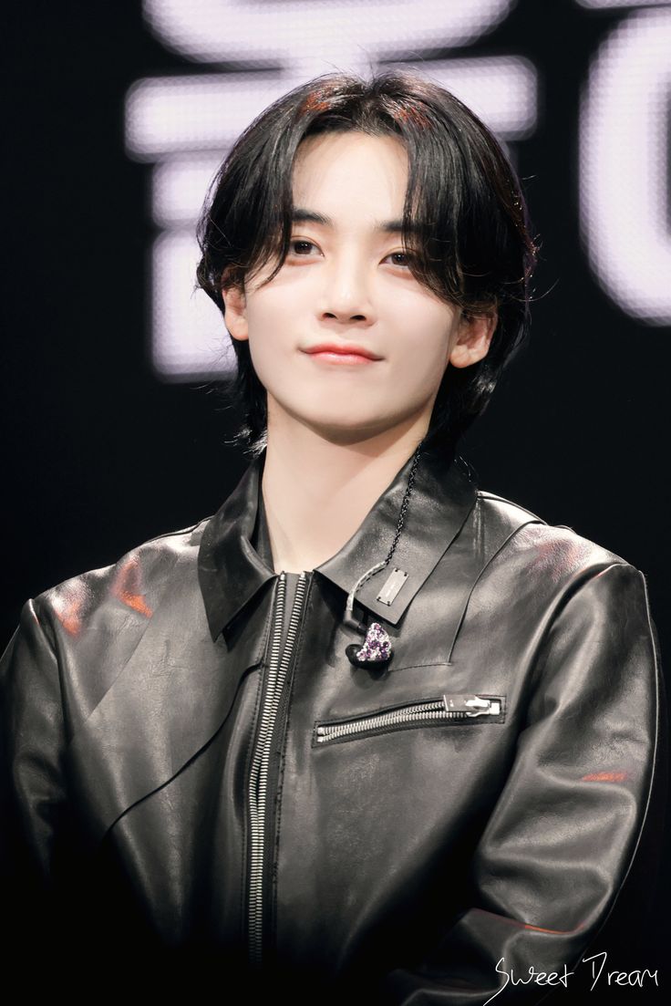 Recent activity shot of Jeonghan (SEVENTEEN)