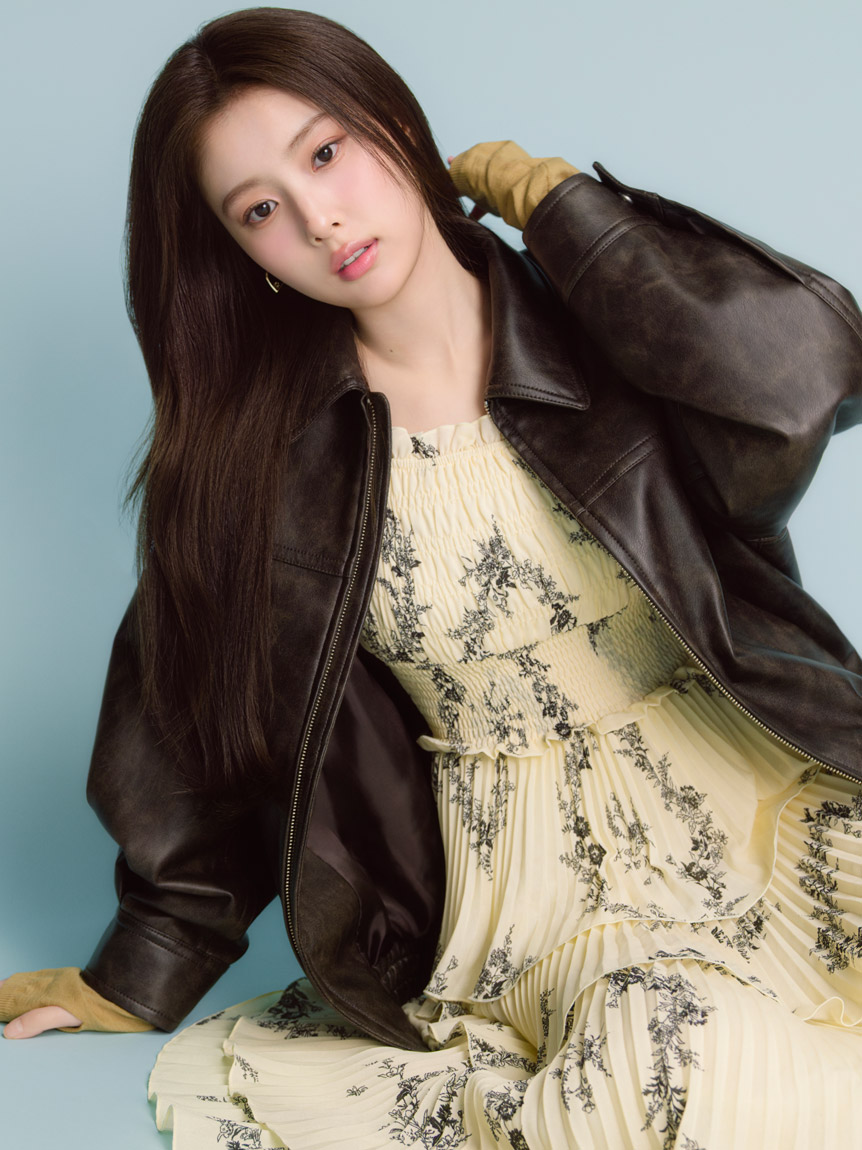 A moment captured by Kang Hyewon's fan