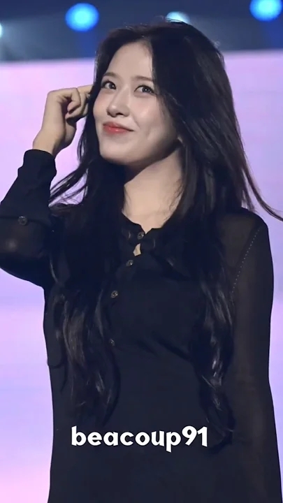 Foto aktivitas terbaru An Yujin (IVE)