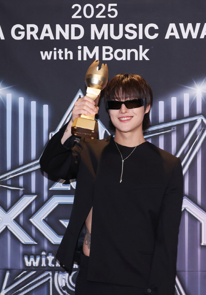 A moment captured by WOODZ's fan