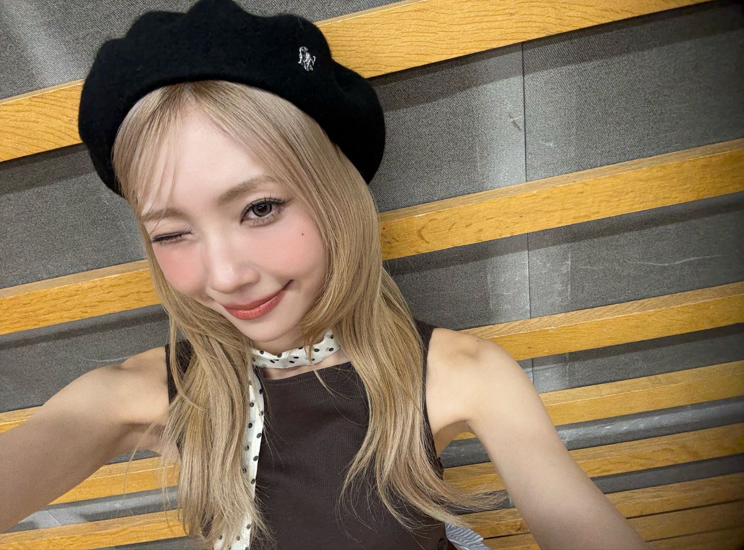 Behind-the-scenes cut of Mayuka (NiziU)