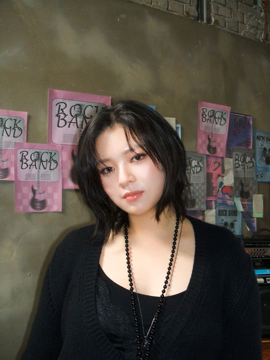 Latest photo of Jeongyeon (TWICE)