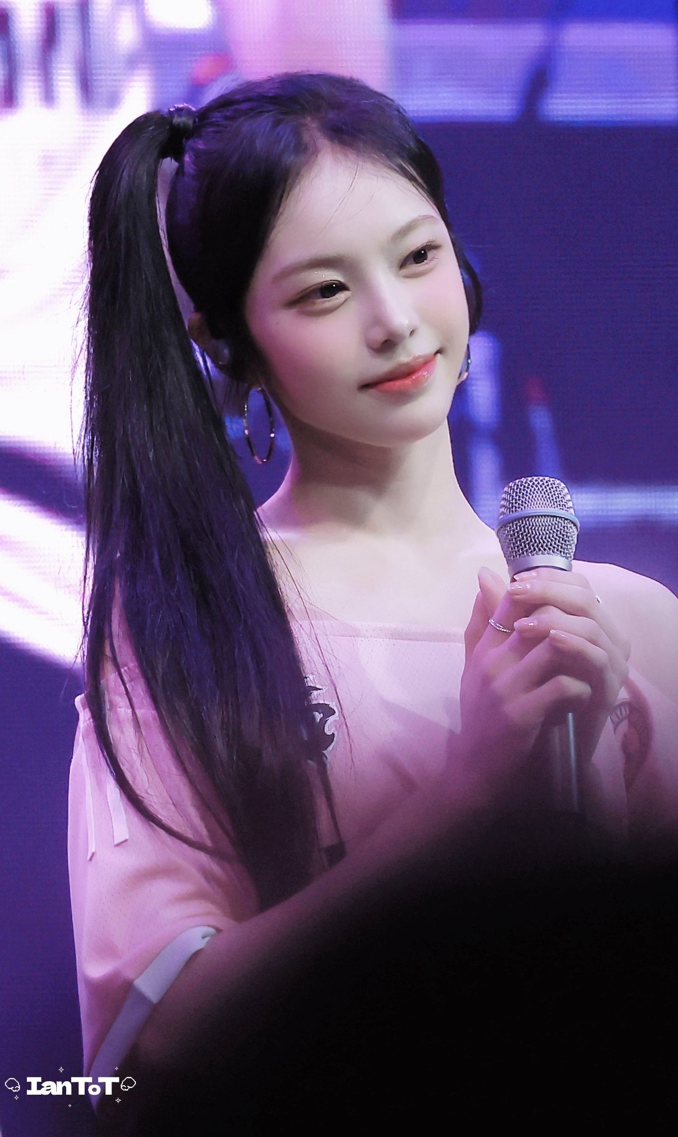 최애 팬덤이 추천하는 이안 (하츠투하츠) 배경 이미지