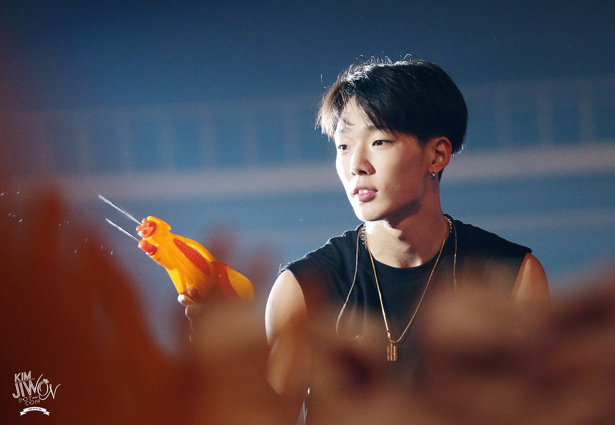 BOBBY (iKON)の舞台裏ショット