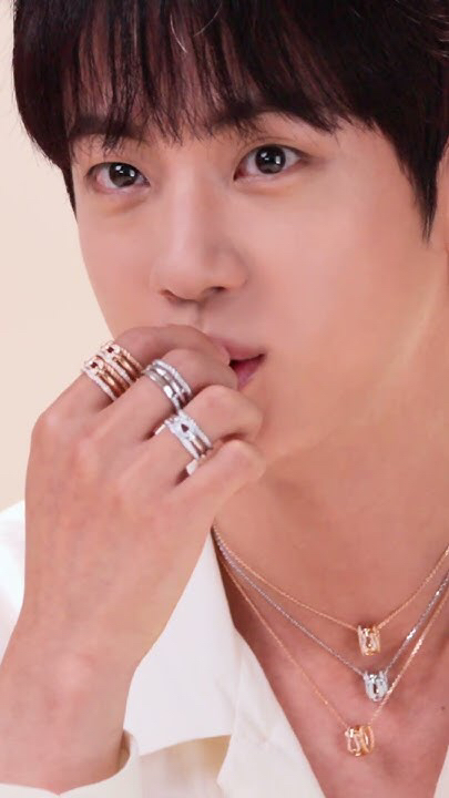 Fandom-recommended wallpaper image of Jin (BTS)