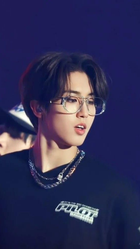 The most beloved wallpaper among HAN (Stray Kids)'s fans