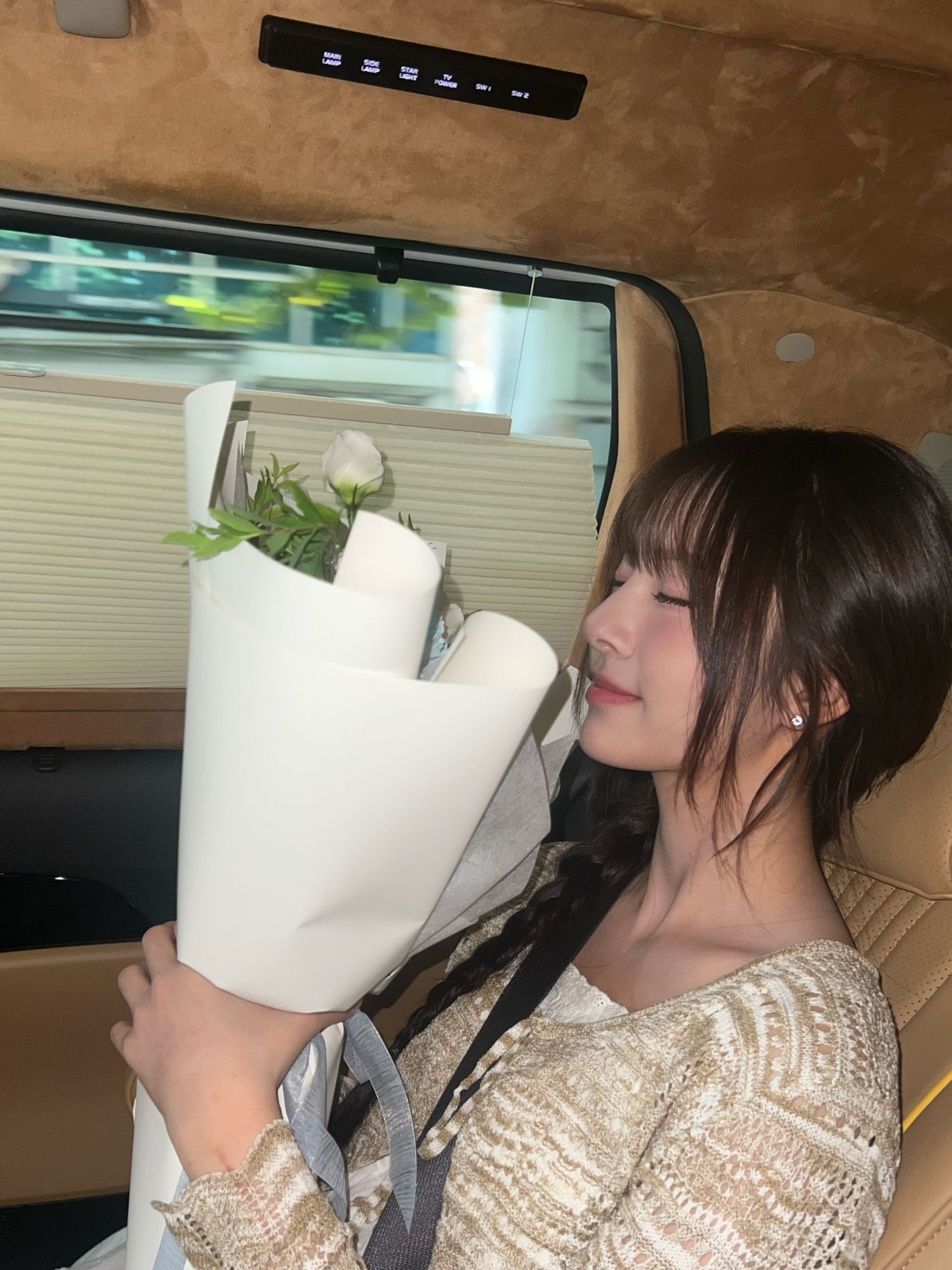A moment captured by Hana (FIFTY FIFTY)'s fan