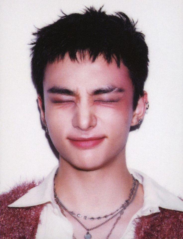 Latest photo of Hyunjin (Stray Kids)