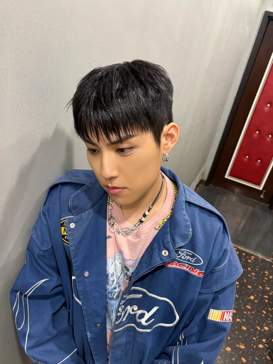 Behind-the-scenes cut of AB6IX