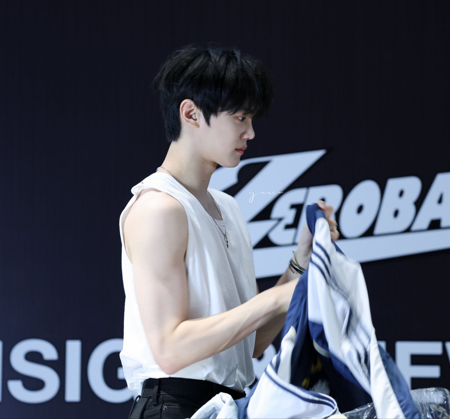 A moment captured by Kim Gyuvin (ZEROBASEONE)'s fan