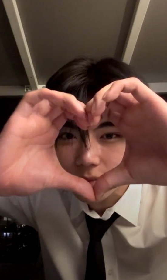 Recent activity shot of Park Gunwook (ZEROBASEONE)