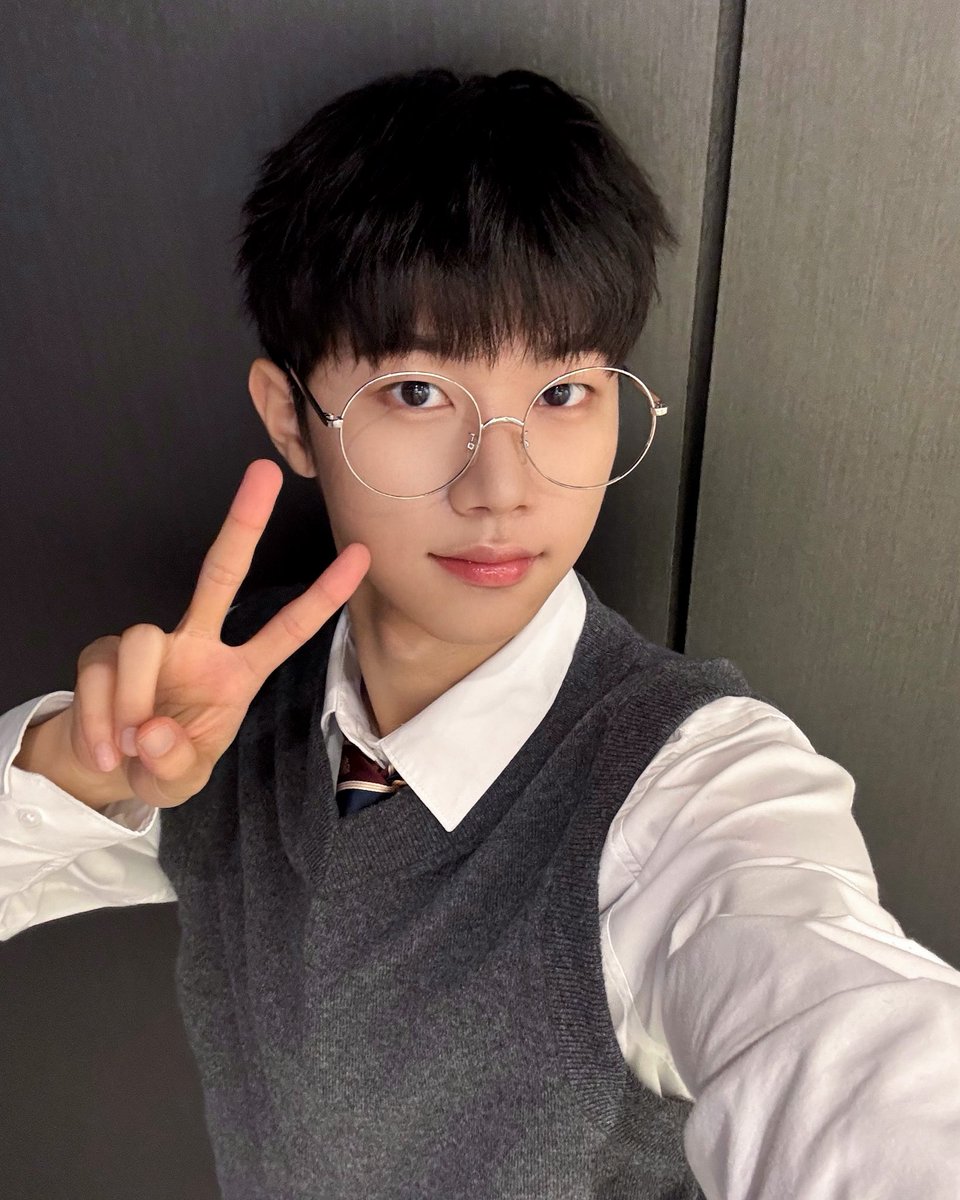 Behind-the-scenes cut of Xikers