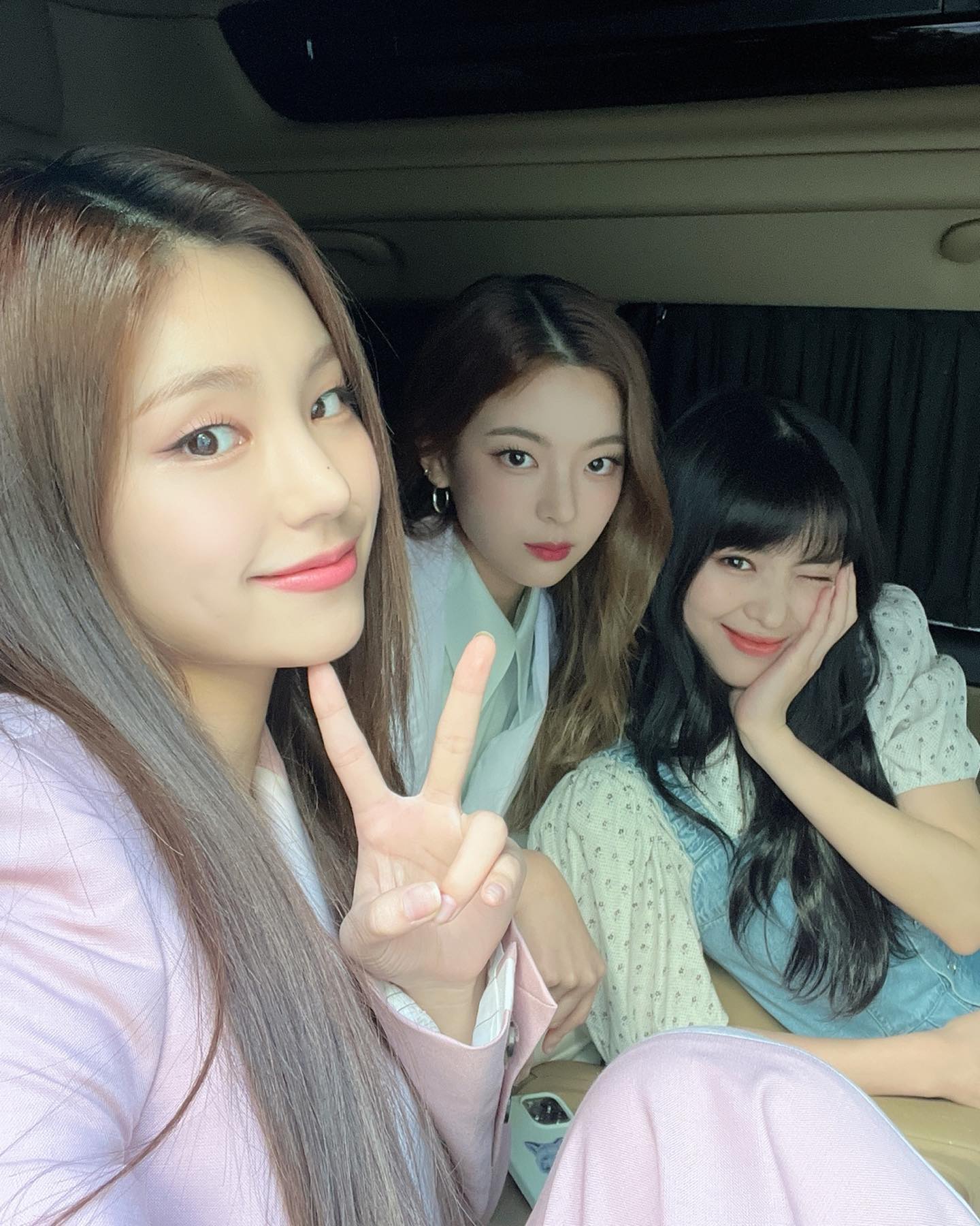 Behind-the-scenes cut of ITZY