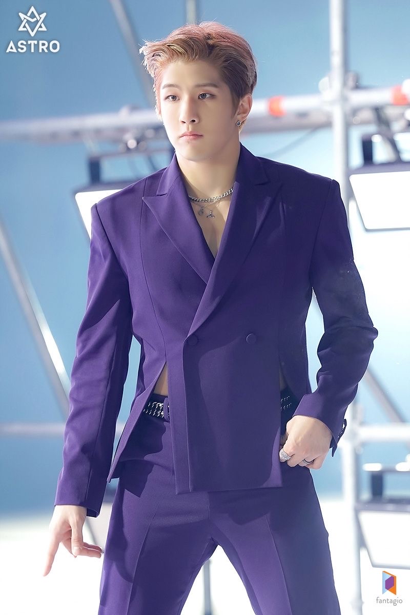 Behind-the-scenes cut of Jinjin (ASTRO)