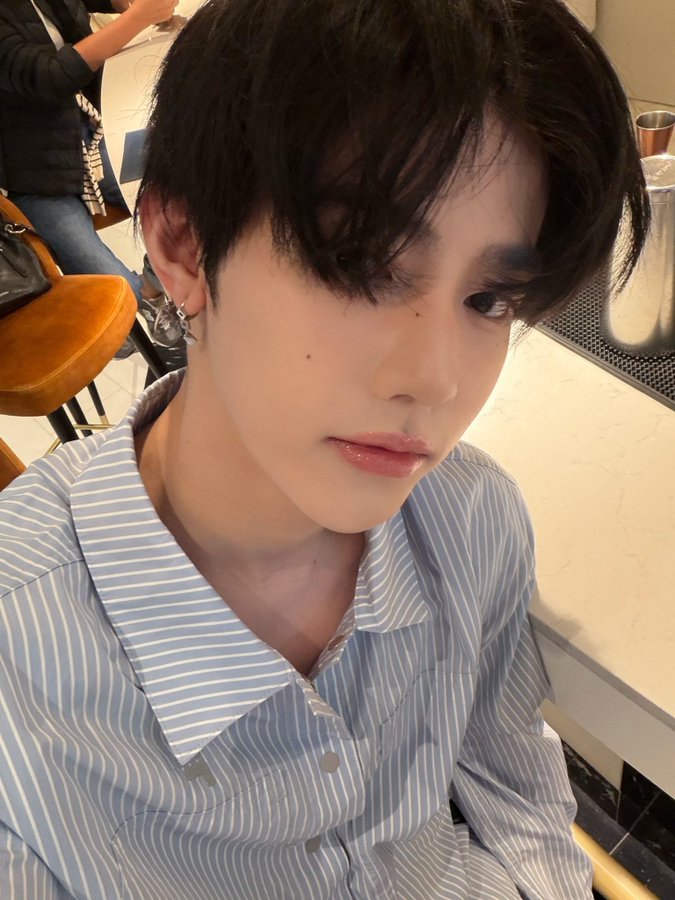 Behind-the-scenes cut of Zhang Hao (ZEROBASEONE)