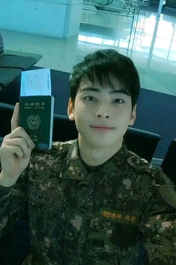 Latest photo of Eunwoo (ASTRO)