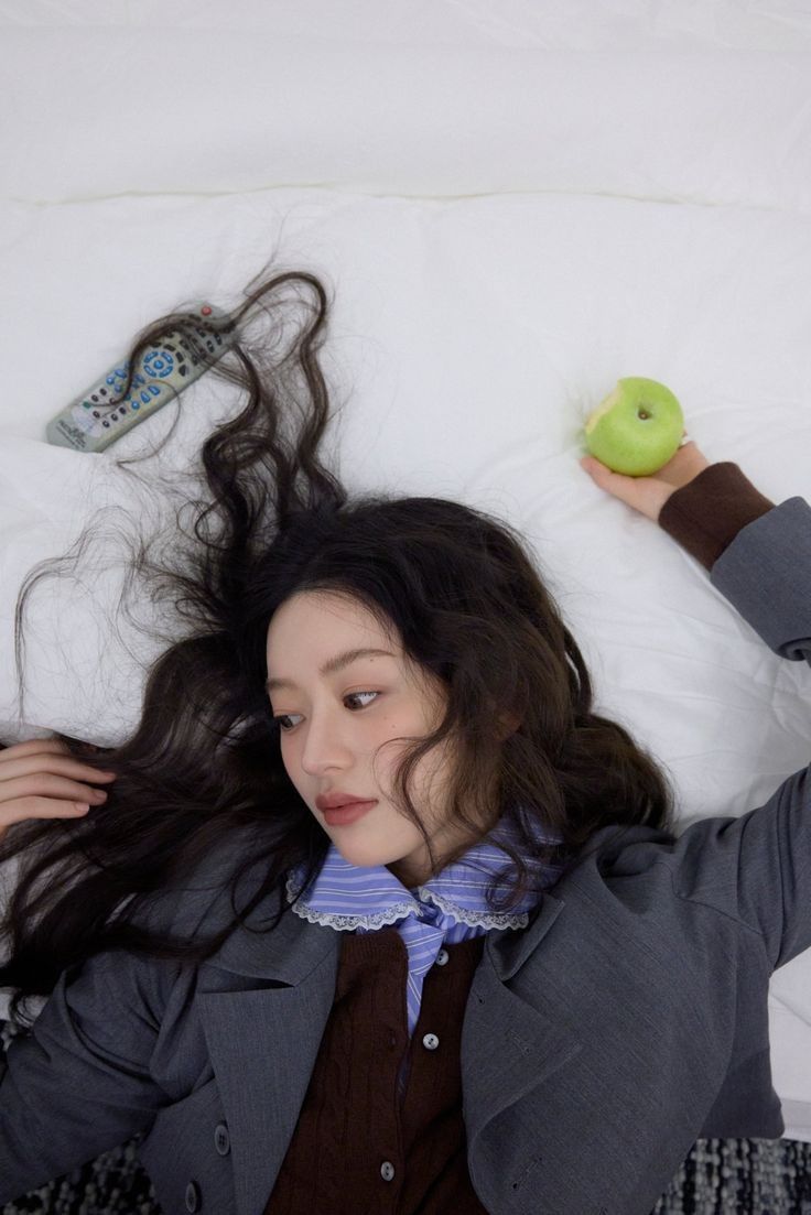 Behind-the-scenes cut of Minju (ILLIT)