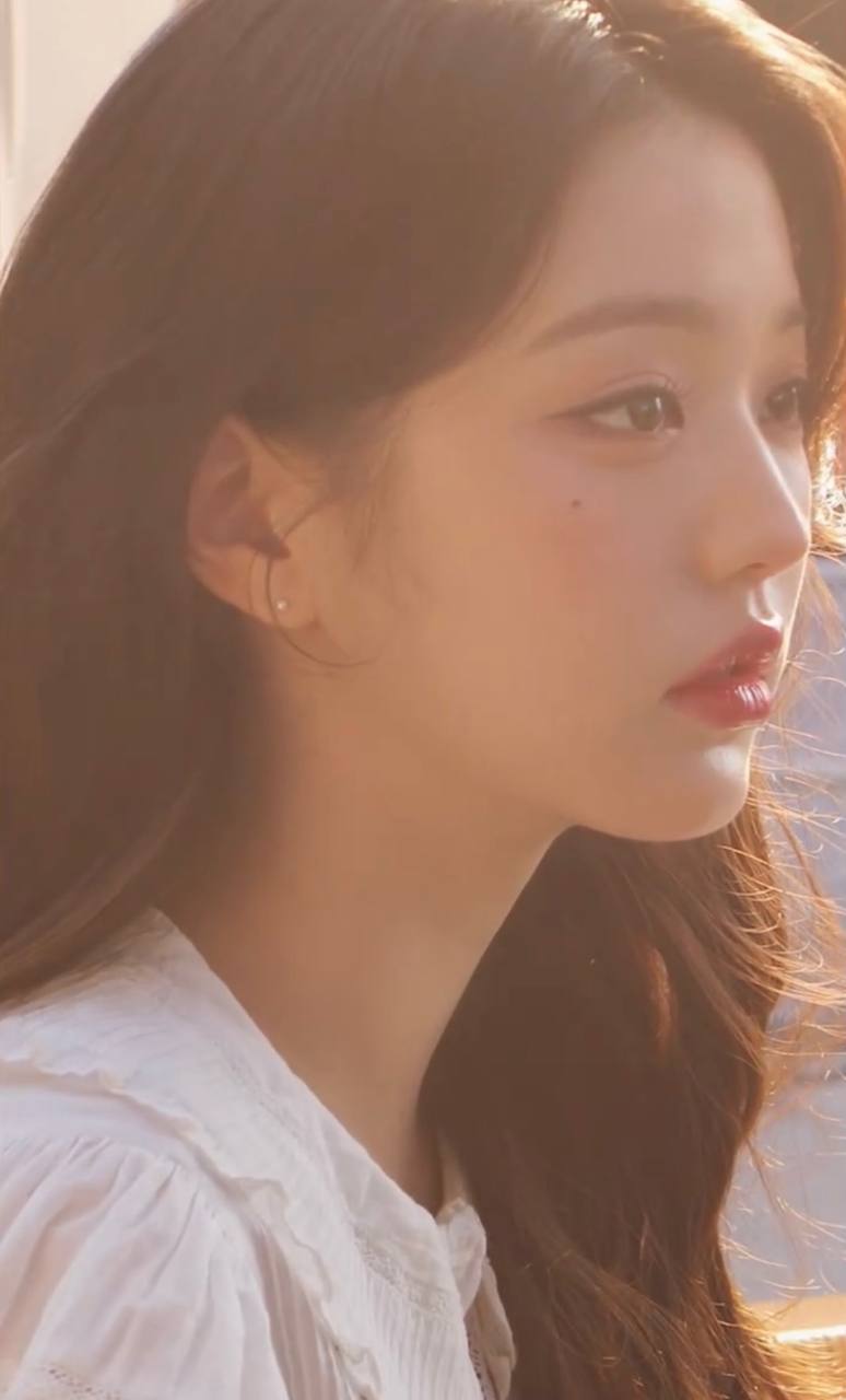 A heartfelt wallpaper shared by Jang Wonyoung (IVE)'s fans