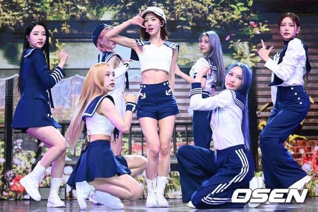 A moment captured by DREAMCATCHER's fan
