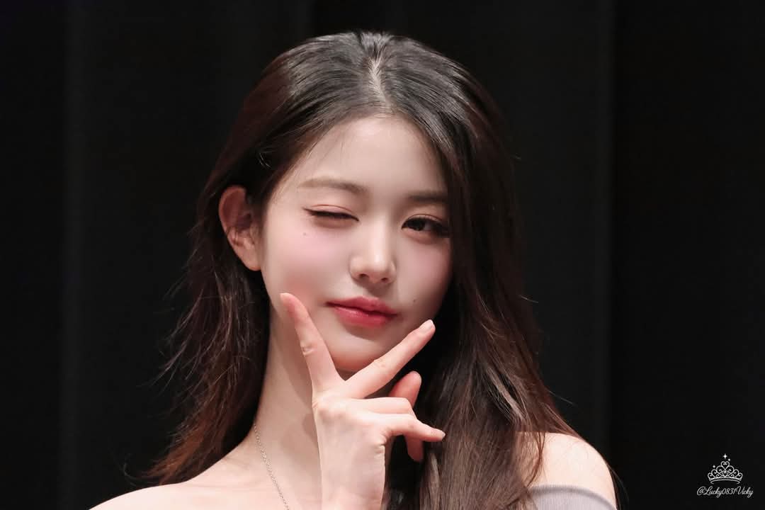 Latest photo of Jang Wonyoung (IVE)