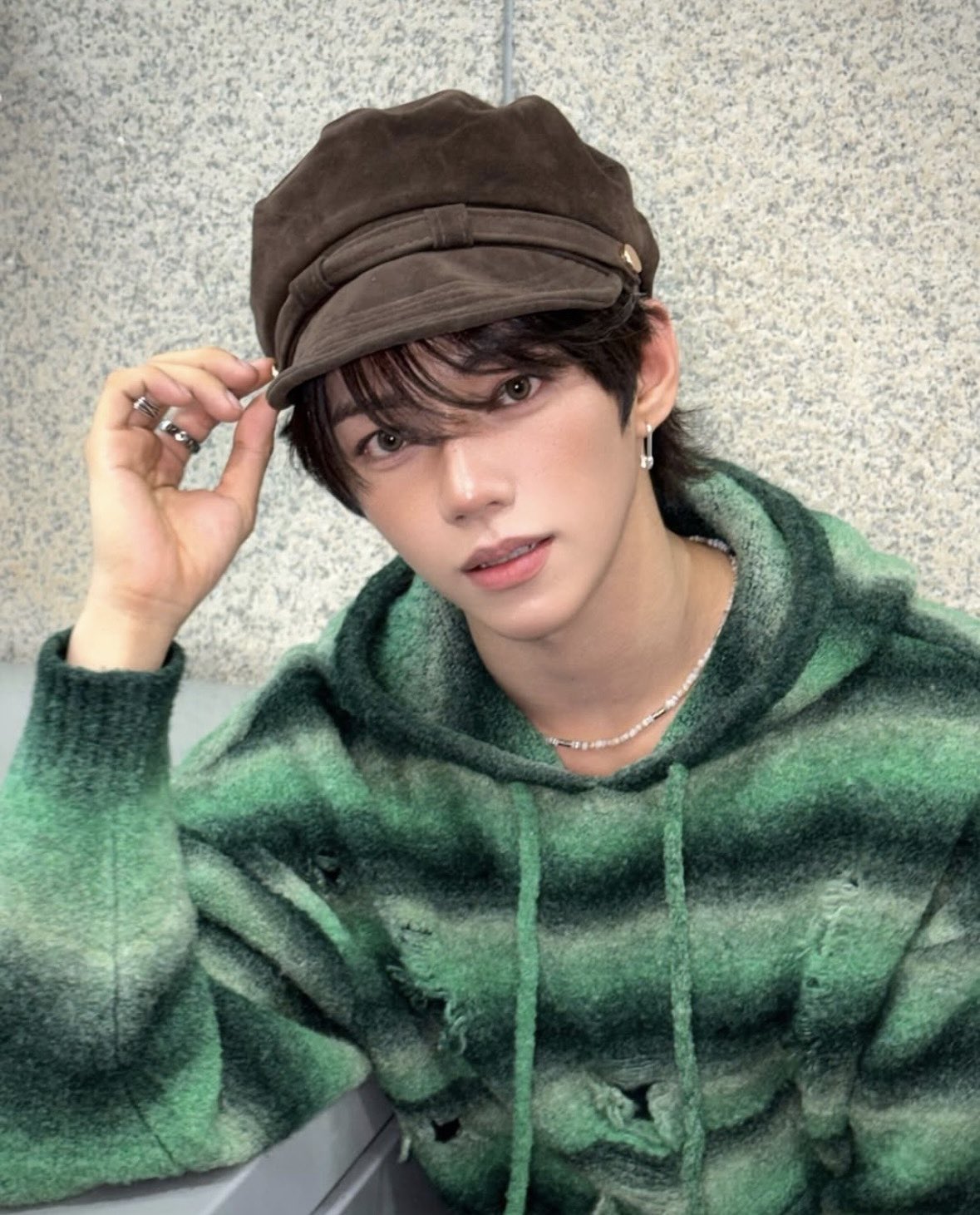 Behind-the-scenes cut of JL (AHOF)