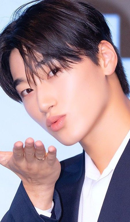 A moment captured by San (ATEEZ)'s fan