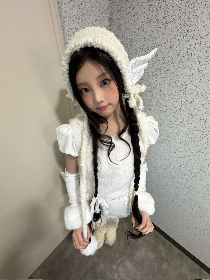 Recent activity shot of Wonhee (ILLIT)