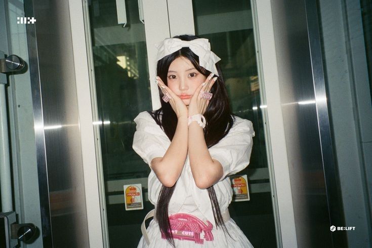 Behind-the-scenes cut of Wonhee (ILLIT)