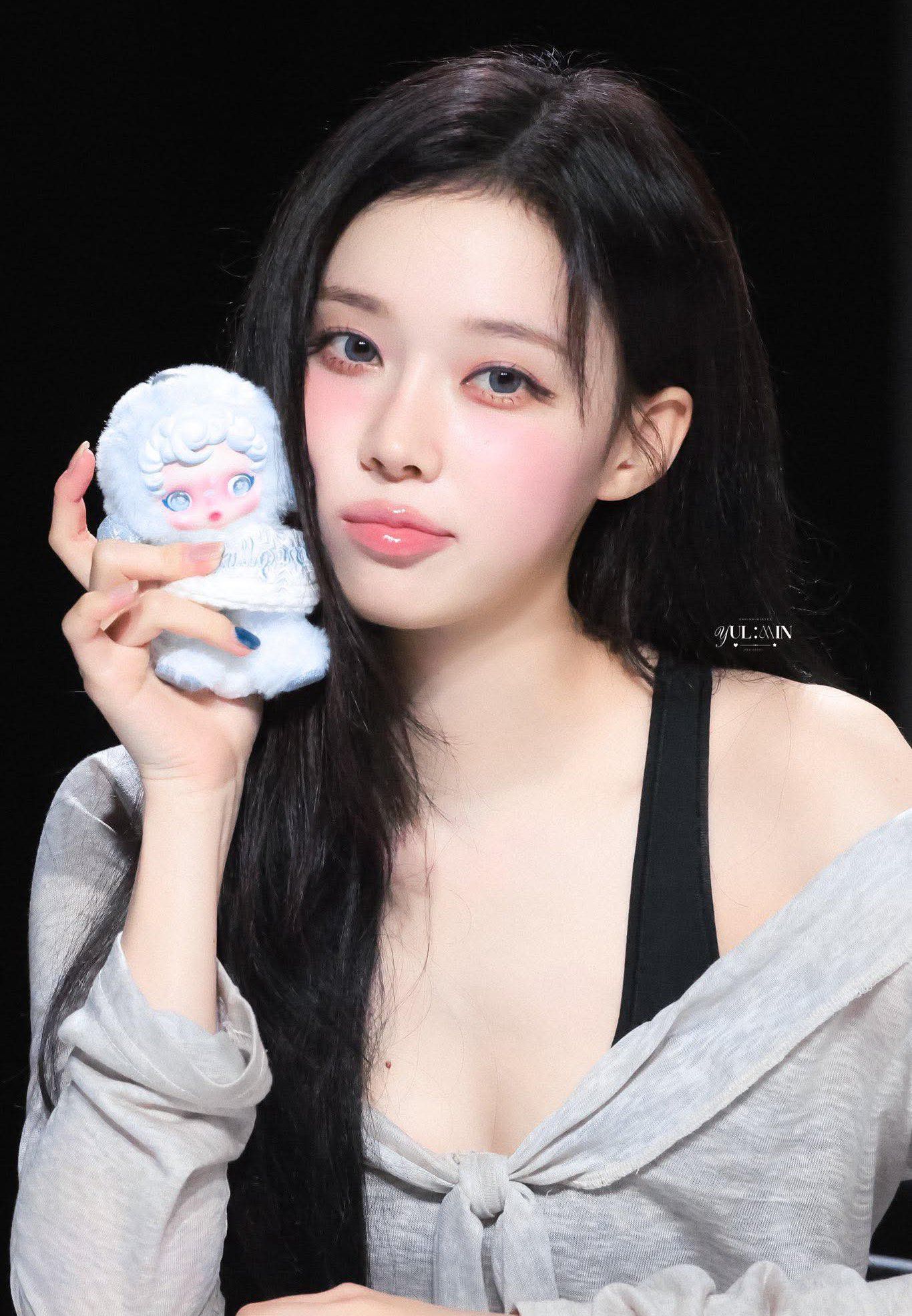 Recent activity shot of Winter (aespa)