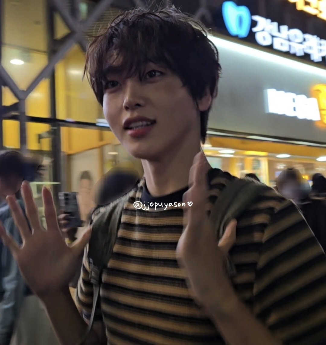 Behind-the-scenes cut of Hyeongjun (CRAVITY)