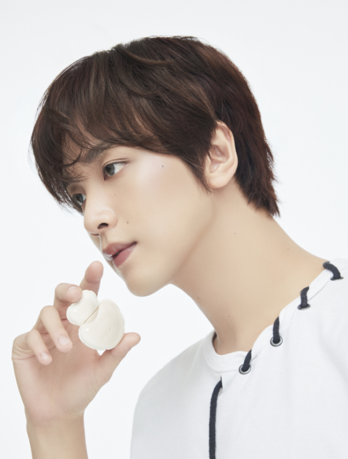 Behind-the-scenes cut of Haechan (NCT 127, NCT DREAM)