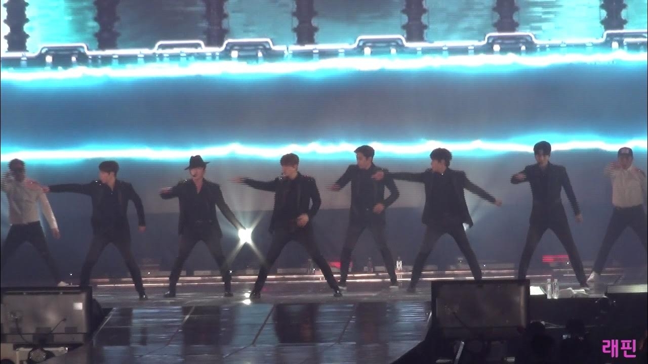 A moment captured by SHINHWA's fan