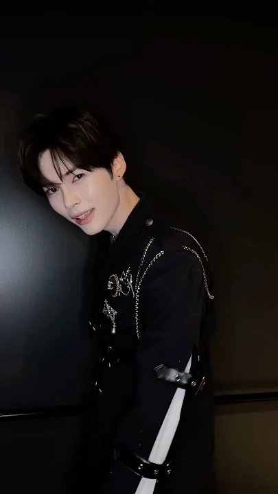 Potret di balik layar Sung Hanbin (ZEROBASEONE)