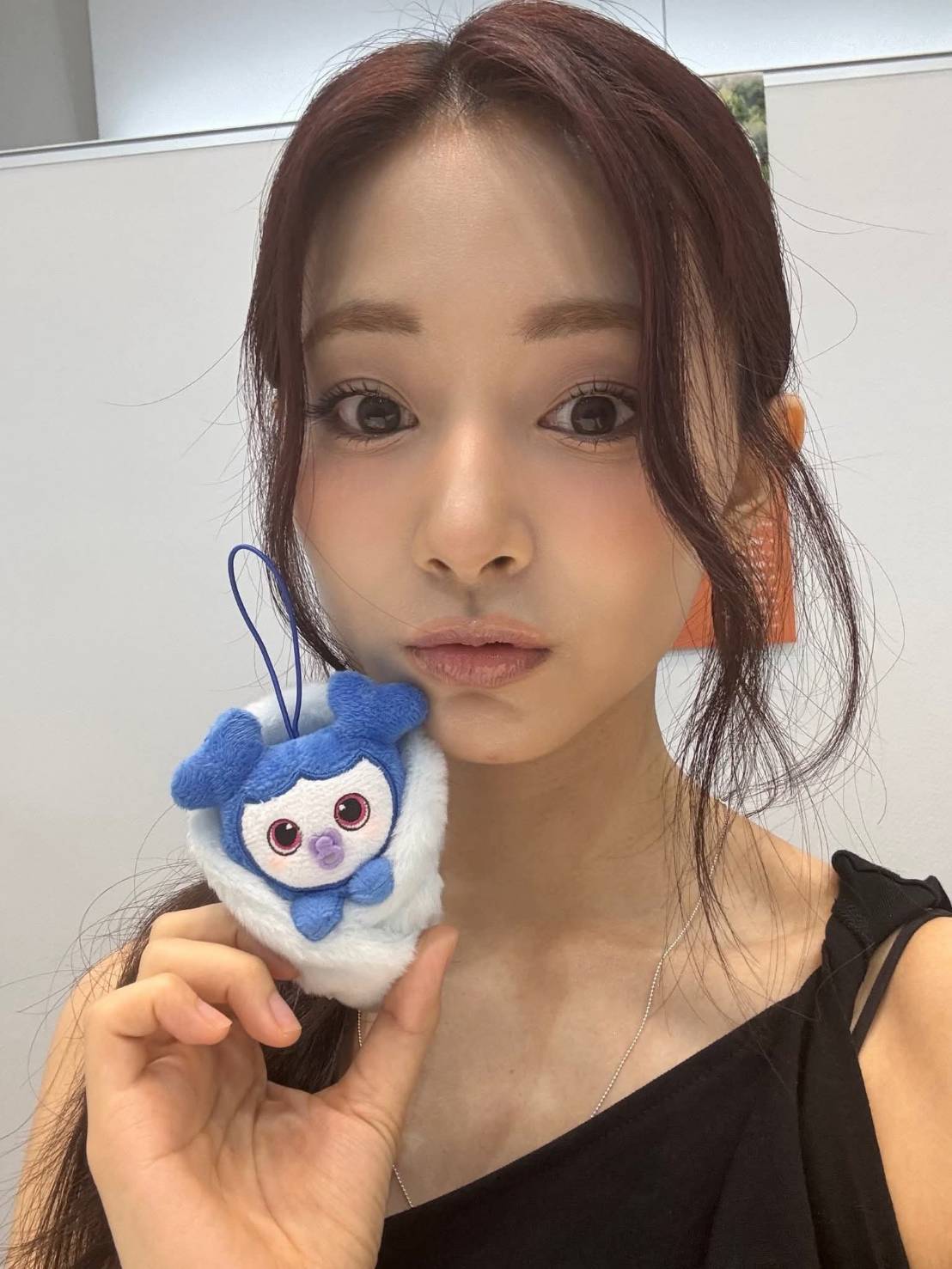 Behind-the-scenes cut of Tzuyu (TWICE)